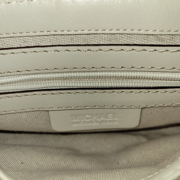 Michael Kors Mini Signature Bag - Picture 2 of 10